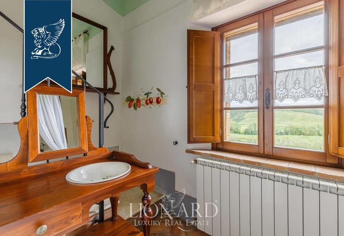 Image No.20-25 Bed Farmhouse for sale