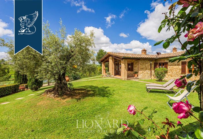Image No.7-25 Bed Farmhouse for sale