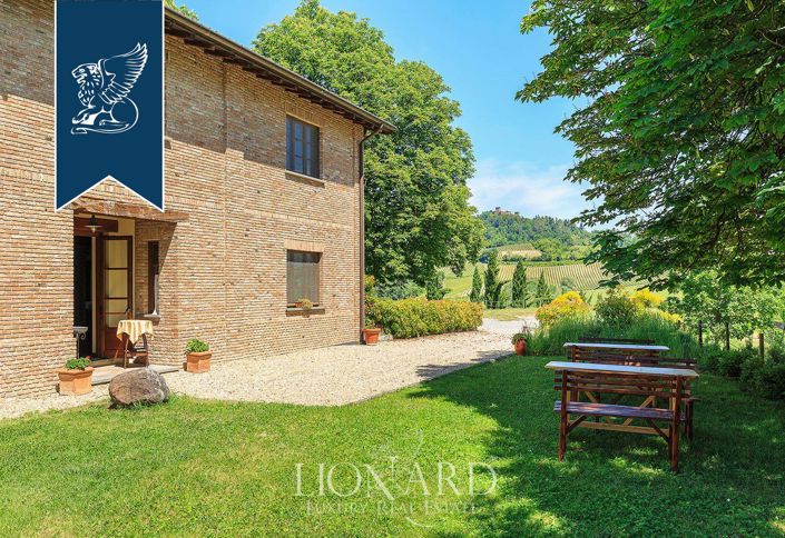 Image No.11-6 Bed Farmhouse for sale