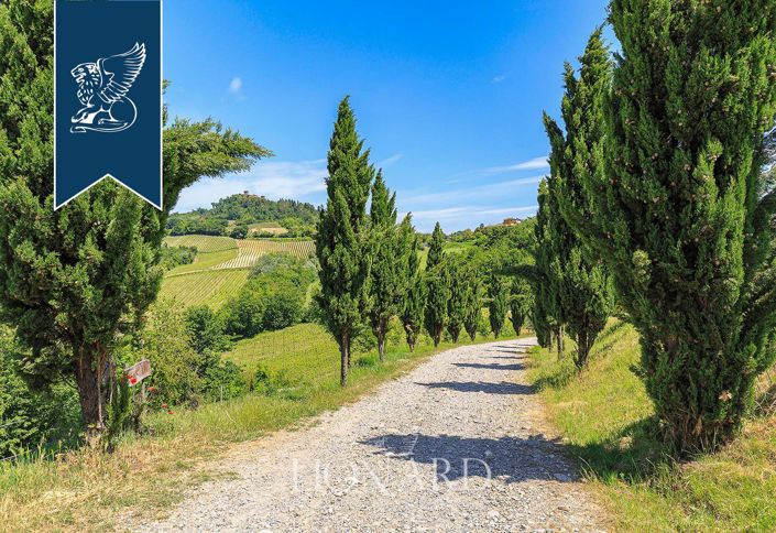 Image No.16-6 Bed Farmhouse for sale