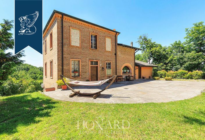 Image No.3-6 Bed Farmhouse for sale