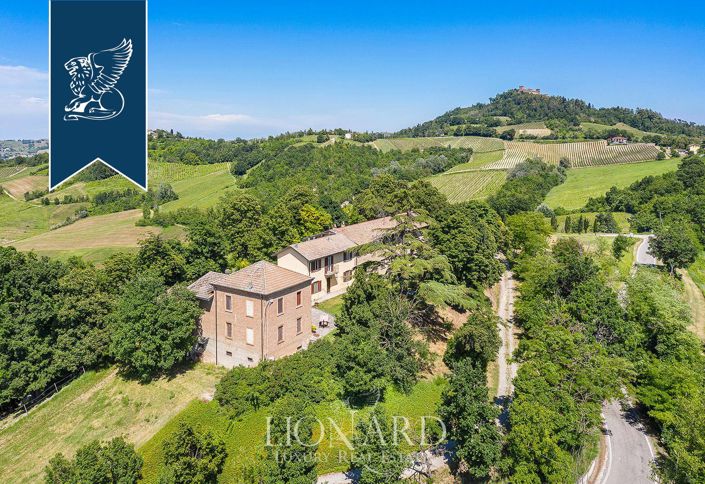 Image No.4-6 Bed Farmhouse for sale