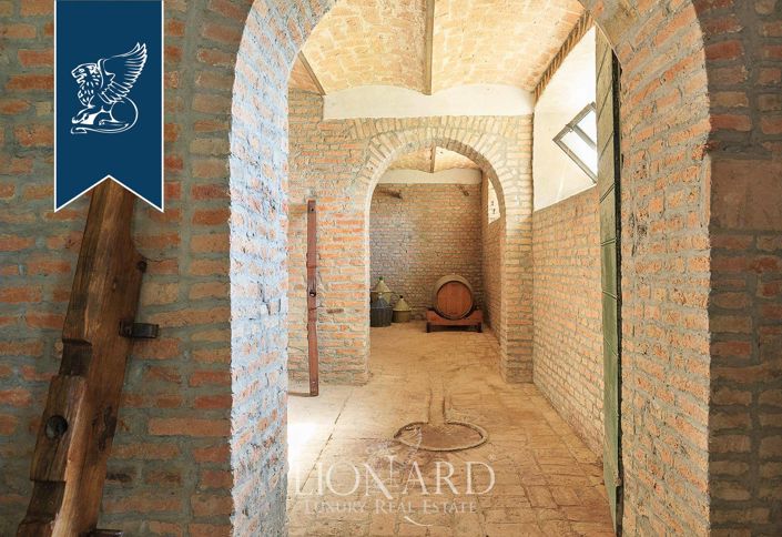 Image No.45-6 Bed Farmhouse for sale