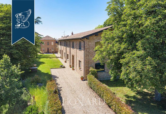 Image No.8-6 Bed Farmhouse for sale