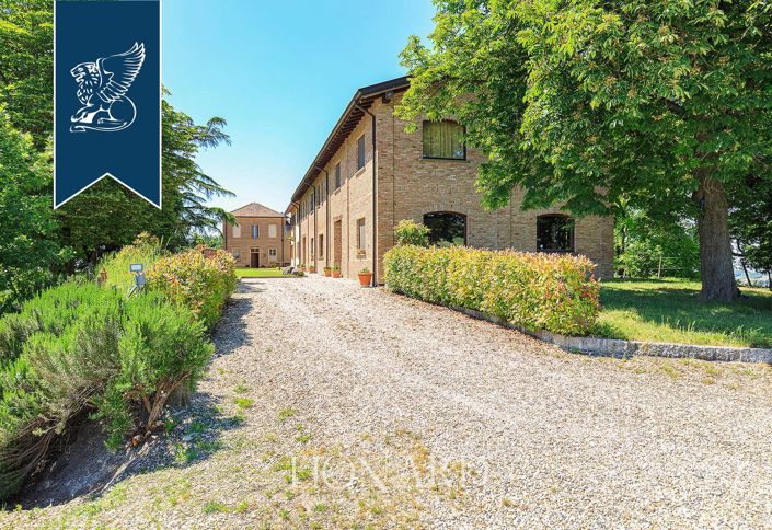 Image No.9-6 Bed Farmhouse for sale