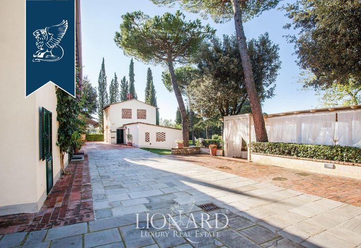Image No.25-24 Bed Villa for sale