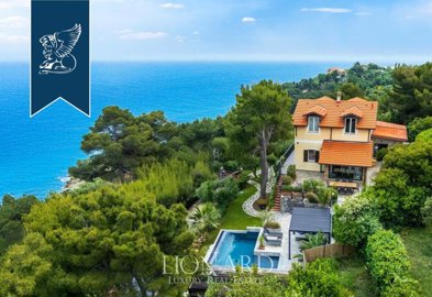 1 - Cervo, Villa
