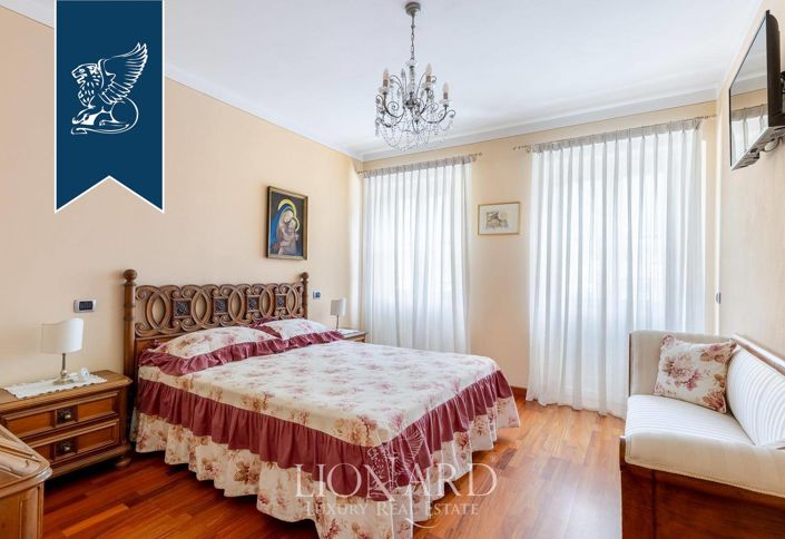 Image No.29-5 Bed Villa for sale