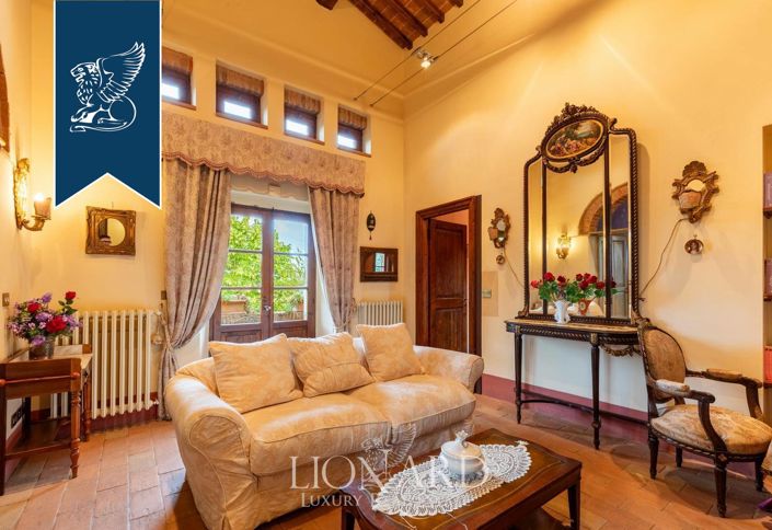 Image No.10-7 Bed Villa for sale