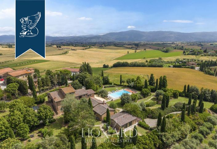 Image No.2-7 Bed Villa for sale