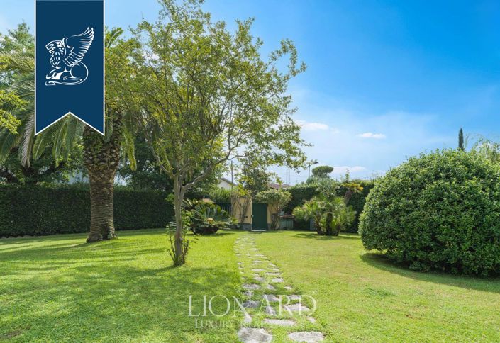 Image No.10-8 Bed Villa for sale