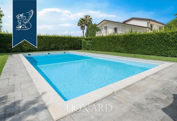 Image No.4-8 Bed Villa for sale