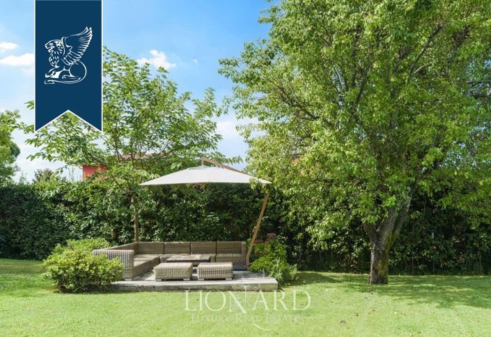 Image No.8-8 Bed Villa for sale