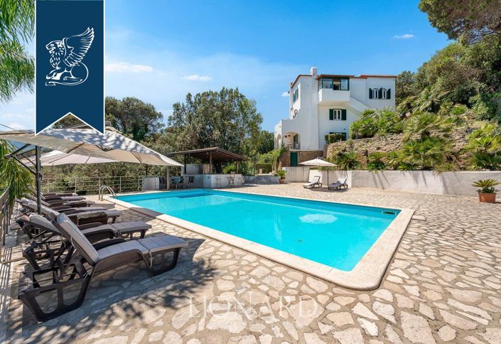 Image No.10-7 Bed Villa for sale