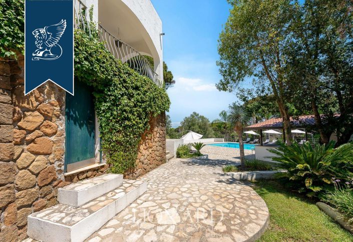Image No.9-7 Bed Villa for sale