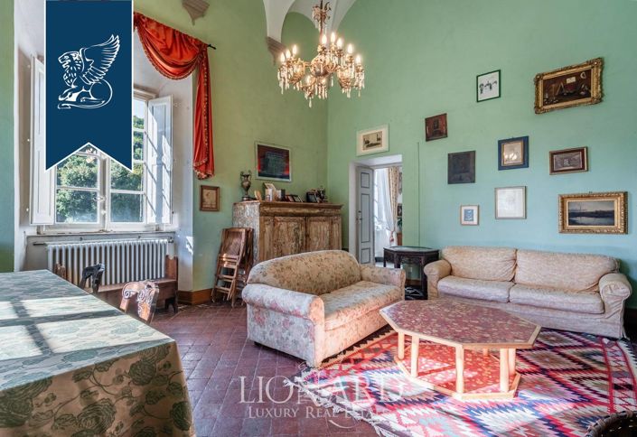 Image No.25-12 Bed Villa for sale