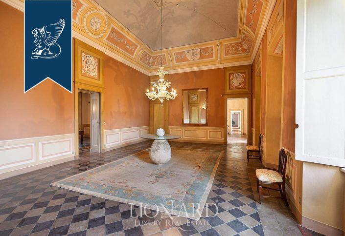 Image No.13-20 Bed Villa for sale