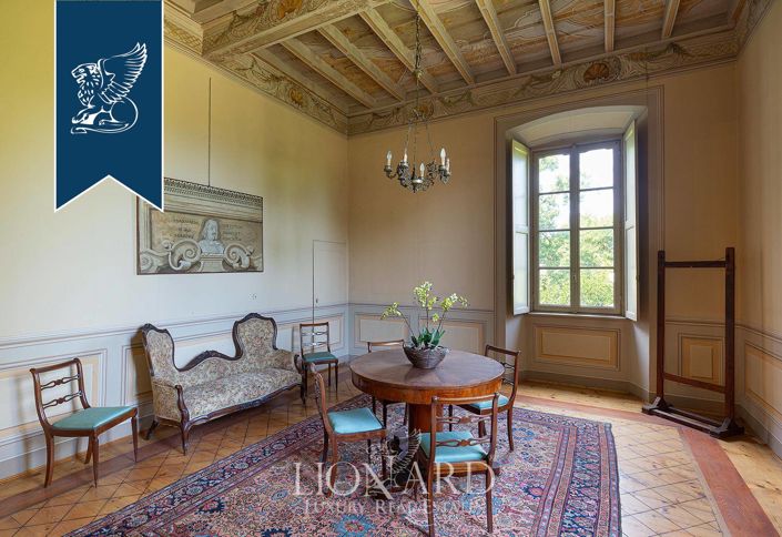 Image No.28-20 Bed Villa for sale