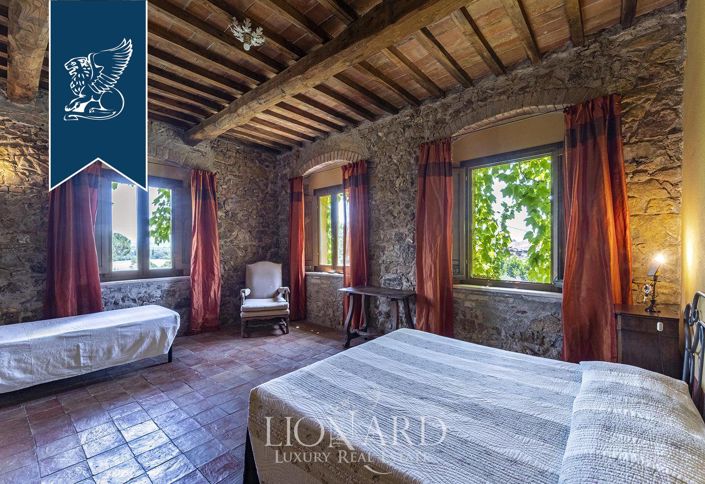 Image No.30-12 Bed Villa for sale
