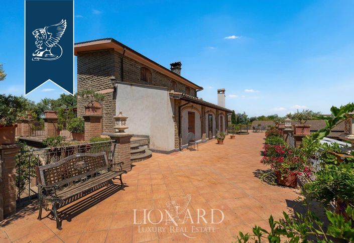 Image No.17-7 Bed Farmhouse for sale