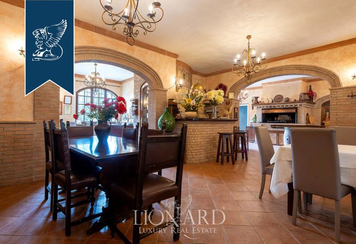 Image No.24-7 Bed Farmhouse for sale
