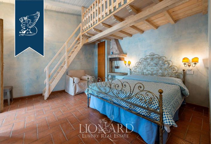 Image No.29-7 Bed Farmhouse for sale