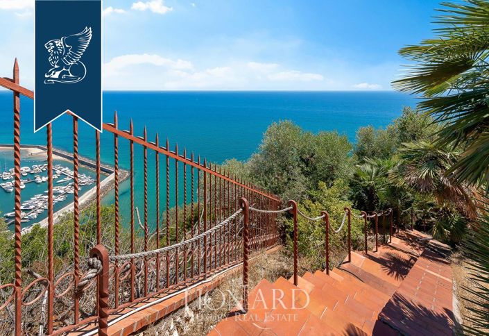 Image No.12-Villa de 7 chambres à vendre à San Felice Circeo