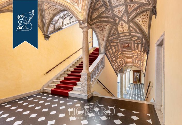 Image No.4-15 Bed Property for sale