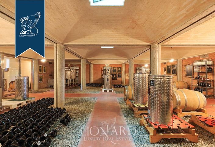 Image No.38-7 Bed Villa for sale