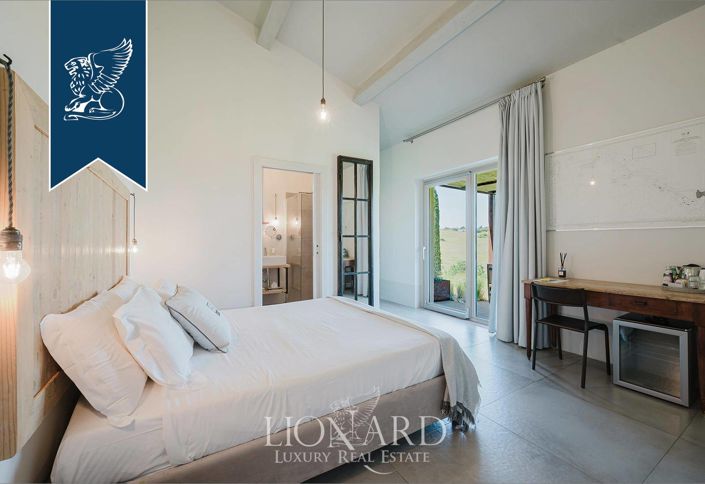 Image No.19-8 Bed Villa for sale