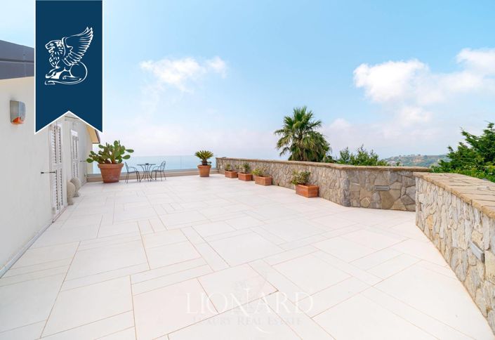 Image No.17-9 Bed Villa for sale