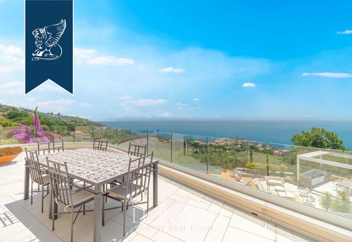 Image No.18-9 Bed Villa for sale