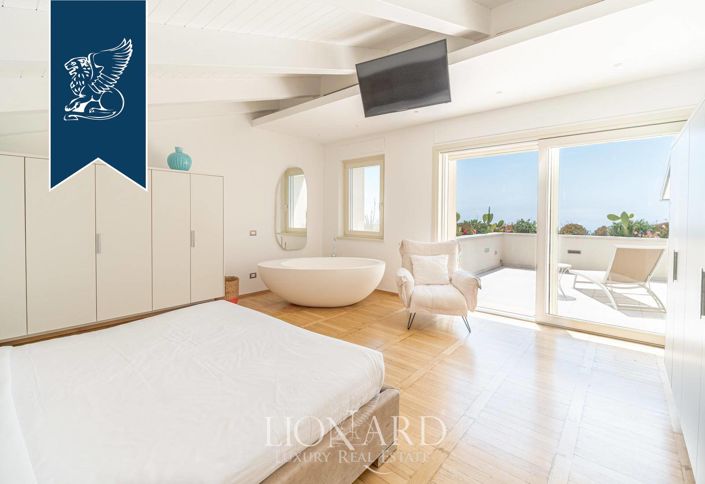 Image No.34-9 Bed Villa for sale