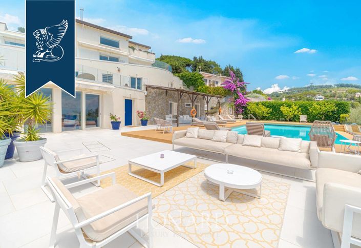 Image No.5-9 Bed Villa for sale