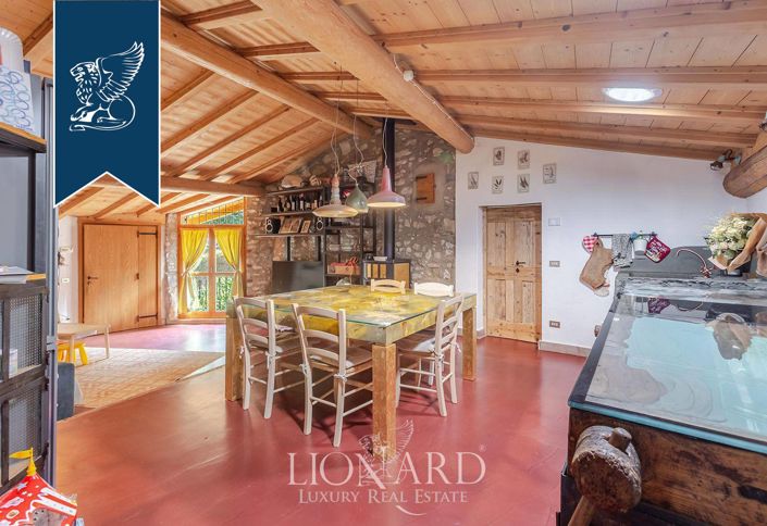 Image No.20-10 Bed Farmhouse for sale