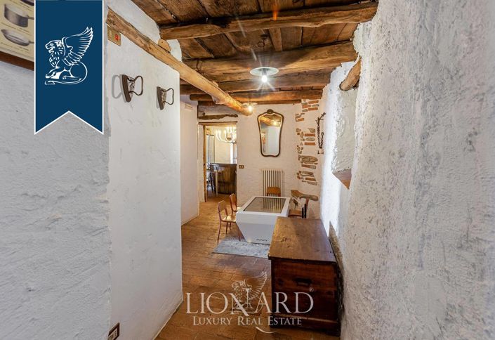 Image No.21-10 Bed Farmhouse for sale