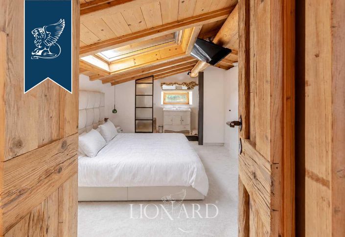Image No.23-10 Bed Farmhouse for sale
