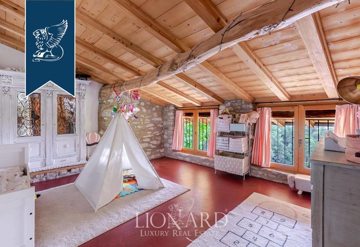 Image No.29-10 Bed Farmhouse for sale