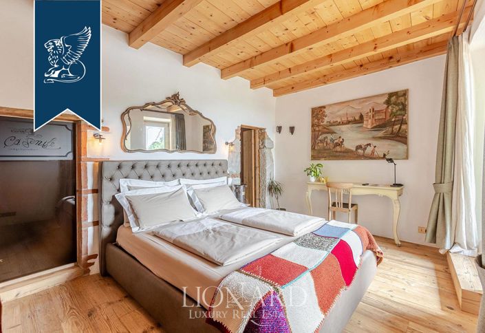 Image No.32-10 Bed Farmhouse for sale
