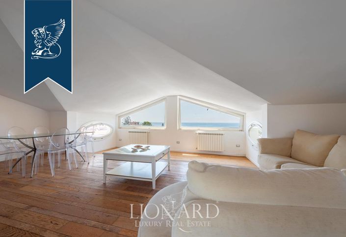Image No.18-10 Bed Villa for sale