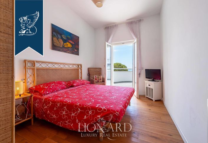 Image No.25-10 Bed Villa for sale
