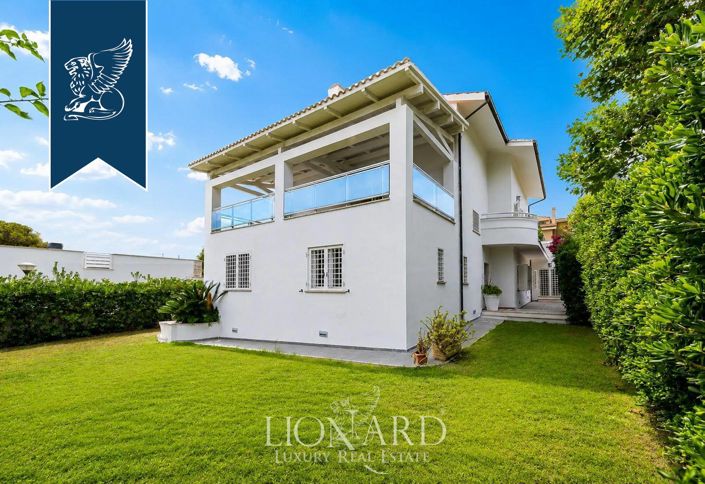Image No.6-10 Bed Villa for sale
