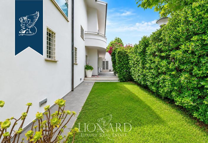 Image No.7-10 Bed Villa for sale