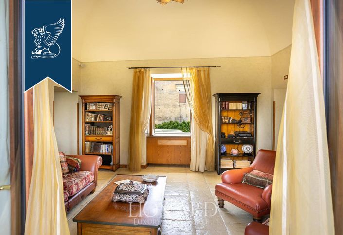 Image No.21-8 Bed Villa for sale