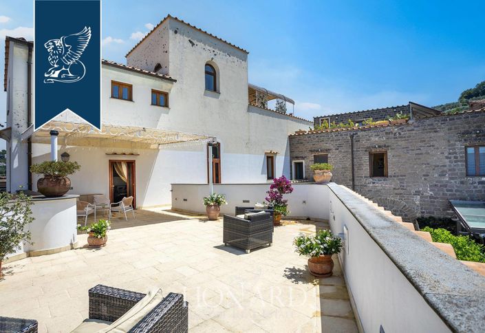 Image No.9-8 Bed Villa for sale