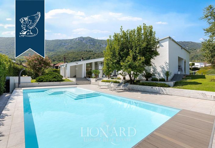 Image No.2-4 Bed Villa for sale