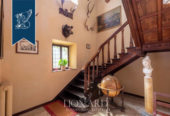 Image No.17-18 Bed Villa for sale