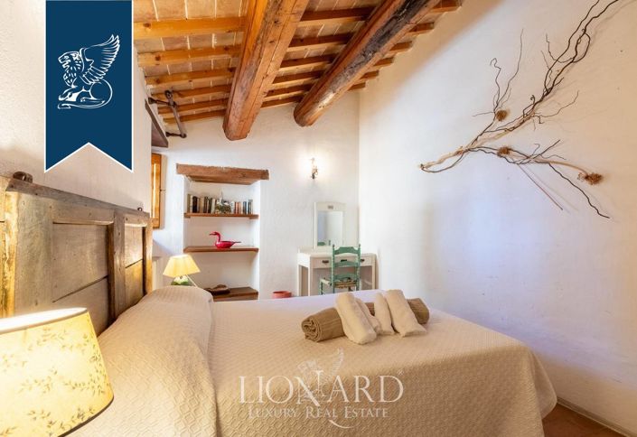 Image No.30-18 Bed Villa for sale