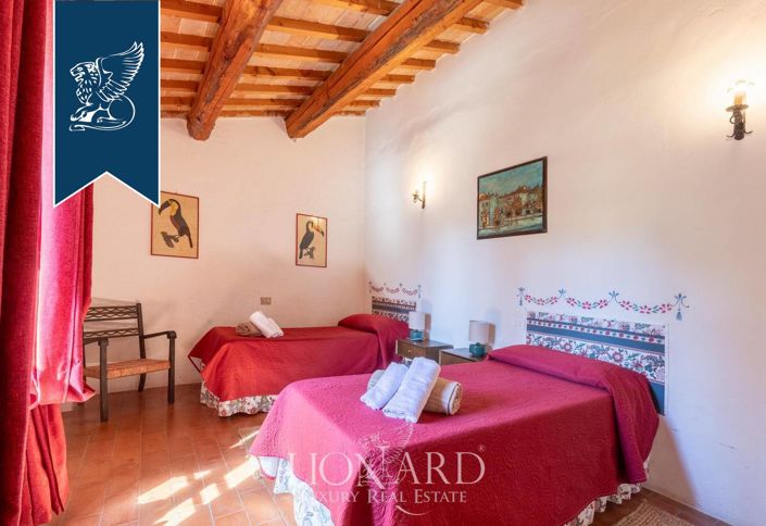Image No.33-18 Bed Villa for sale
