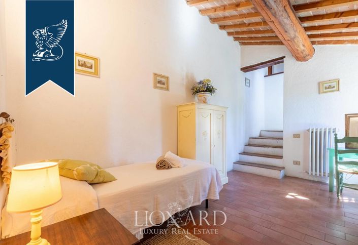 Image No.32-18 Bed Villa for sale